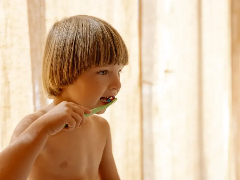 Caries en niños: cómo prevenirlas y cuándo llevarlos al dentista